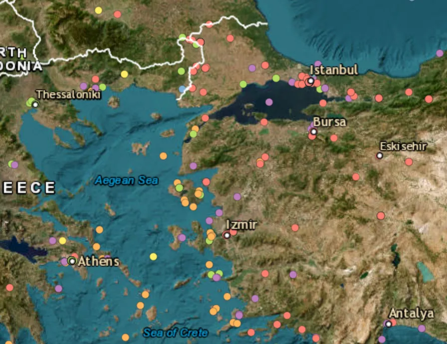 Migrant boats sink off Greek islands
